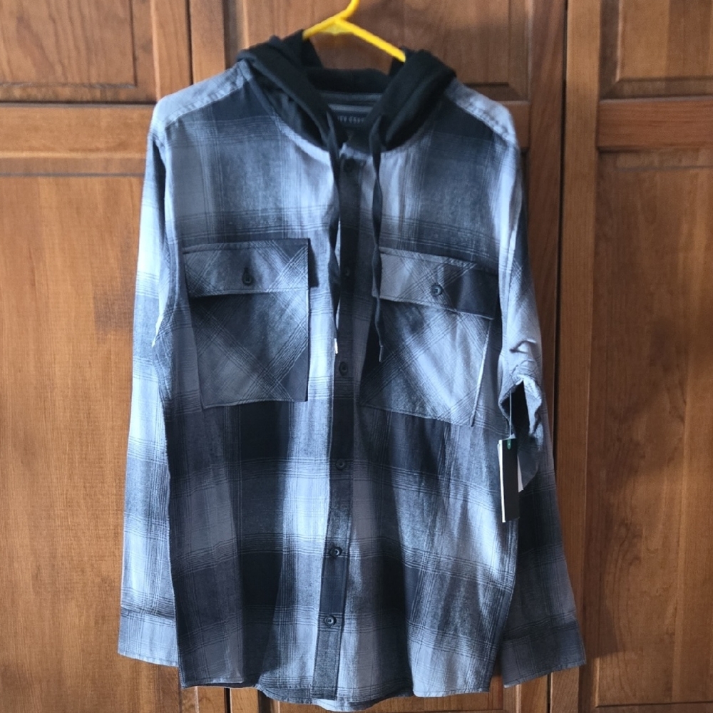 Trinity Coast Men's Large Black and Gray Plaid Hoodie Shirt